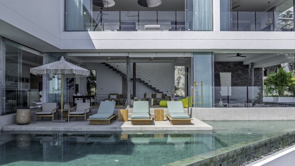 Golden Lotus - Villa Vie - Breezy pool area